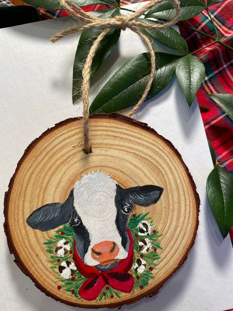 Painted Cow Christmas Ornaments, Painted Cow Ornaments, Disney Wood Ornaments, Painted Wood Cookie Ornaments, Christmas Wooden Slices, Painted Round Wood Christmas Ornaments, Homemade Wooden Christmas Ornaments, Painted Wooden Ornaments Christmas, Diy Painted Ornaments Christmas