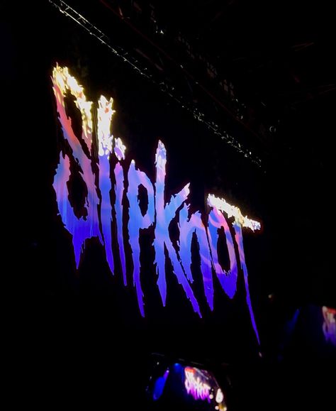 Slipknot Playlist Cover, Metal Bands Aesthetic, Purple Rock Aesthetic, Metal Concert Aesthetic, Rock Metal Aesthetic, Metal Band Aesthetic, Metal Music Aesthetic, Doofy Scary Movie, Slipknot Aesthetic