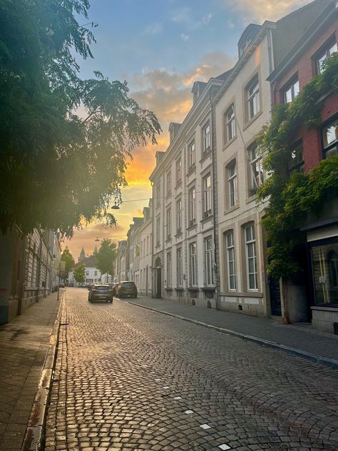 #maastricht #maastrichtuniversity #netherlands #travel University Of Maastricht, Maastricht Aesthetic, Netherlands Maastricht, Maastricht University, Maastricht Netherlands, Summer 25, Uni Life, Netherlands Travel, Sweet Escape