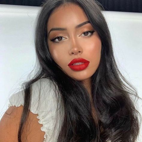 Red Lipstick Makeup Looks, Red Lips Makeup Look, Red Lipstick Makeup, Brunette Makeup, Red Lip Makeup, Smink Inspiration, Red Makeup, Glam Makeup Look, Cindy Kimberly