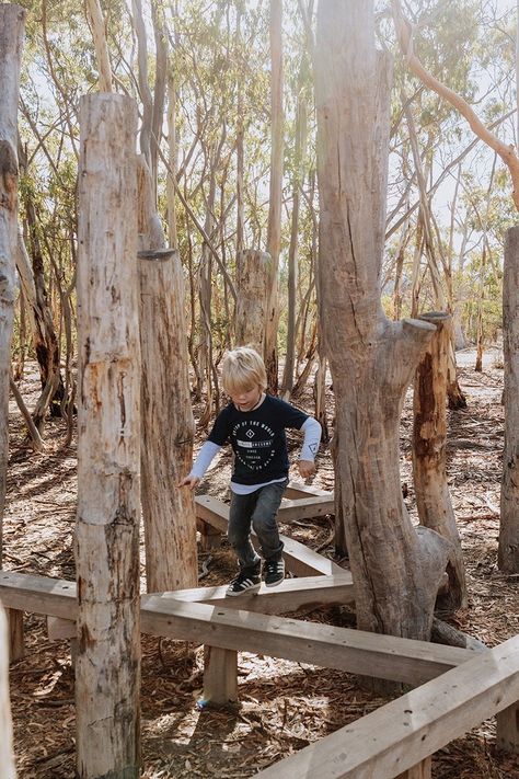 Log Landscaping, Natural Playground Diy, Natural Outdoor Play Spaces, Nature Play Area, Natural Playground Design, Nature Playscape, Natural Outdoor Playground, Outdoor Playscapes, Natural Playscapes