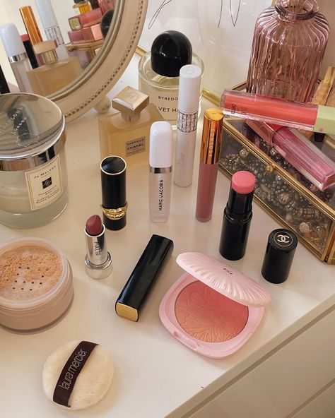 Makeup Asthetic, Chanel Les Beiges, Combo Skin, Baby Pink Aesthetic, Pretty Drinks, Dior Beauty, Makeup Makeover, Photo Makeup, Makeup Designs