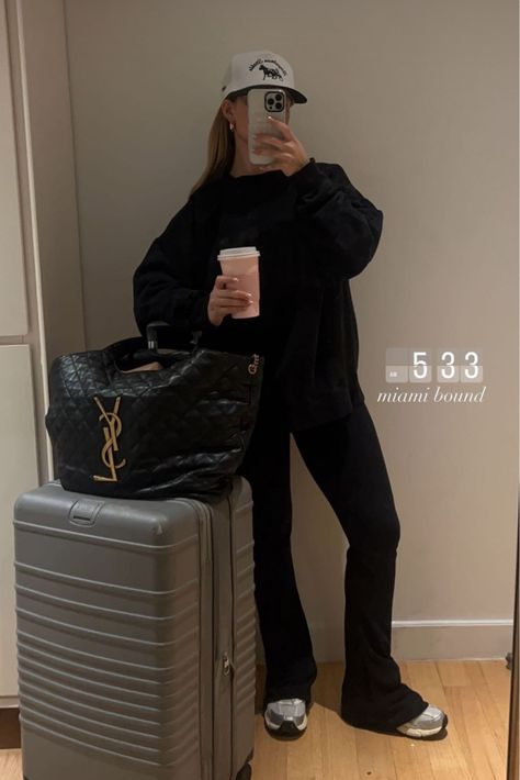 Cute Airport Outfit Winter, Plane Outfit Airport Style Comfy, Airport Style Comfy, Plane Outfit Airport Style, Airport Outfit Comfy, Airport Outfit Winter, Danielle Carolan, Cute Airport Outfit, Airport Chic