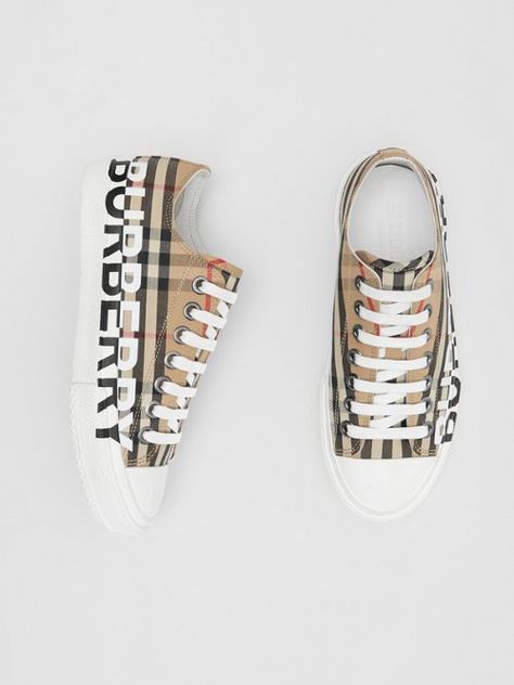 Burberry Shoes Sneakers, Burberry Gifts, Dress Up Shoes, Shoes Fashion Photography, London Shoes, Burberry Shoes, Luxury Sneakers, Luxury Purses, Fancy Shoes