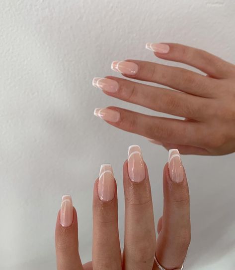 French Manicure Outline Nails, French Nail Outline, French Nails Outline, French Tips Outline, French Tip Outline Nails, Outlined French Tip Nails, Outlined French Tip, French Outline Nails, Outline French Tip Nails