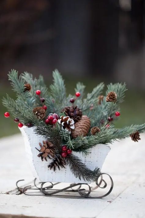 Fun And Creative Sleigh Decor Ideas For Christmas November Wedding Centerpieces, Snowball Wreath, Sleigh Decor, Christmas Sleigh Decorations, Cozy Lights, Diy Doormat, Christmas Lights Outside, Pom Wreath, Holiday Wreaths Christmas