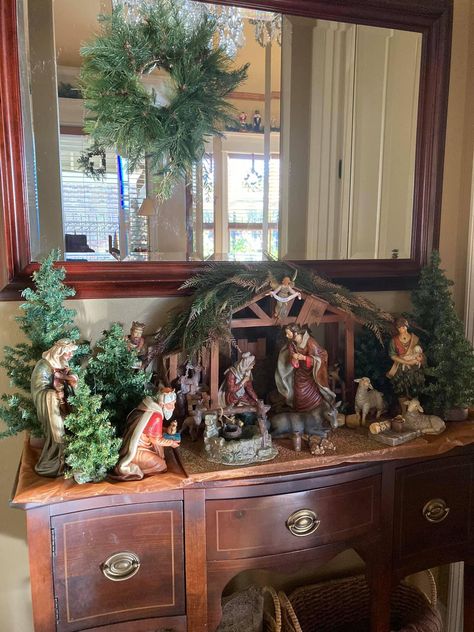 Home Nativity Display, Manger Display Ideas, How To Display A Nativity Scene, Navity Scene Display Ideas, Nativity Set Display Ideas Indoor, Fontanini Nativity Display Ideas, Navity Scene Display, How To Display Nativity Sets, Navity Scene Ideas