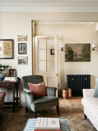 A Victorian terrace in London with the layered, comfortable feel of a country house | House & Garden Victorian Terrace Interior, Terrace Interior, Victorian Dressers, Bedroom Victorian, Victorian Terrace House, Style Anglais, Shepherds Bush, House And Garden, London House