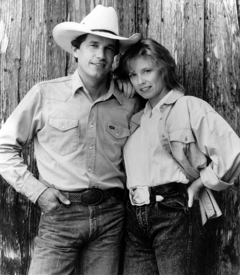 George Strait (Dusty Chandler) and Isabel Glasser (Harley Tucker) from the movie “Pure Country”.   In the movie, Dusty and Harley experience an imperfect but ultimately honorable romance where like all good Texas stories the cowboy gets his girl.  Click to watch the excerpt:  https://www.youtube.com/watch?v=Zi4OvIVduy4 Pure Country Movie, Country Movies, George Strait Family, King George Strait, Pure Country, Cowboy Love, Urban Cowboy, Country Music Artists, Country Music Stars