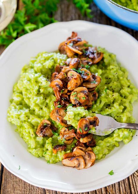 Mushrooms Risotto, Pesto Risotto, Basil Risotto, Food Rice, Grain Recipes, Jo Cooks, Flexitarian Diet, Risotto Rice, Dinner Entrees