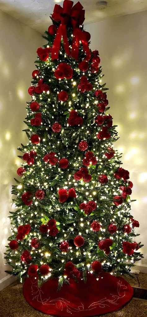 Christmas Tree With Roses Decoration, Fake Flower Christmas Tree, Red Roses On Christmas Tree, Shades Of Red Christmas Tree, Red And Crystal Christmas Tree, Red Flower Christmas Tree, Red And White Lights On Christmas Tree, Red Ornament Christmas Tree, Boujee Christmas Tree