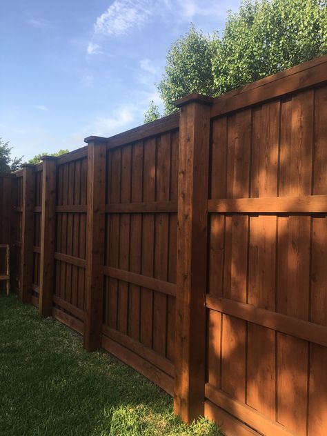 Privacy Fence Companies Plano | 8 ft Tall Board on Board Wood Fences Privacy Fence Around House, 6 Ft Privacy Fence, Tall Wood Fence Ideas, Tall Backyard Fence, Spanish Style Privacy Fence, Privacy Fence Options, Cedar Wood Fence Ideas, Tall Wood Fence, Board On Board Fence Ideas