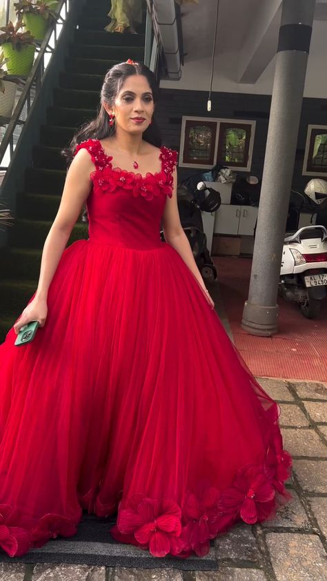 Net Gown Designs Latest, Outfit From Scratch Indian, Net Gown Designs, Frocks For Women Party, Birth Photoshoot, Indian Long Gowns, Outfit From Scratch, Indian Party Wear Gowns, Long Frocks For Women