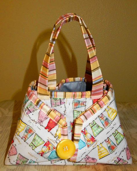 Foldable Food Basket Pattern, Travel Iron Caddy Pattern Free, Iron Caddy Pattern Free, Mini Iron Caddy Free Pattern, Tote Patterns Free, Scissors Holder, Sewing Retreats, Sewing Station, Ironing Pad