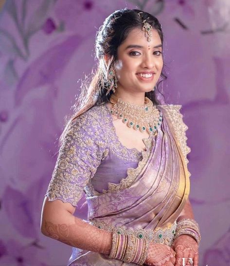 Aari Work For Purple Blouse, Pellikuthuru Blouse Designs, Reception Pattu Saree For Bride, Purple Color Pattu Saree, Lavender Saree Bride, Maggam Work Blouse Designs For Wedding, Lavendar Saree Contrast Blouse Ideas, Reception Lehenga Blouse Designs, Lavendar Saree Looks