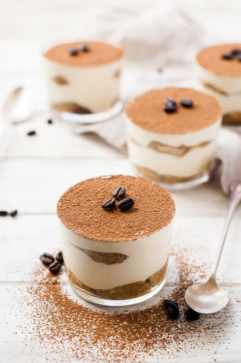 Italian Desserts, Mini Desserts, Individual Tiramisu, Tiramisu Cups, Individual Desserts, Tiramisu Recipe, Small Desserts, Dessert Cups, Savoury Cake