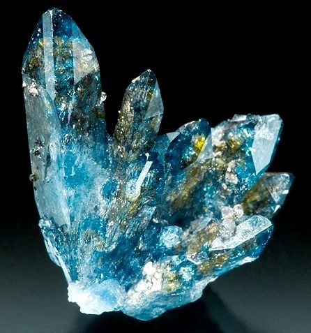 blue crystal formation Colorful Things, Geology Rocks, Pretty Rocks, Beautiful Rocks, Mineral Stone, Minerals And Gemstones, Rocks And Gems, Precious Gems, Gems And Minerals