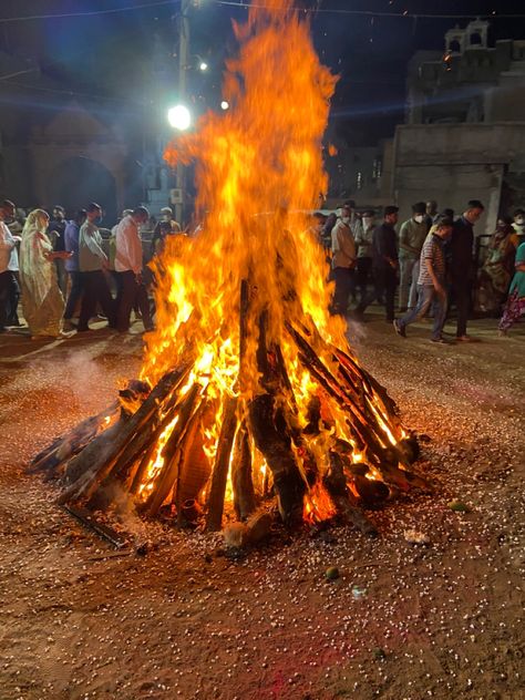 Burn the negative dust of soul and light-up the faith within you. Happy Holika Dahan 🧘‍♂️🙏 . . . . . . . #holikadahan🔥 #holika #bonfire #holikabonfire🔥 Holika Dahan Snap, Holi Photography, Defence Quotes, Happy Holika Dahan, Marathi Images, Holika Dahan, Army Drawing, Holi Poster, Happy Holi Images