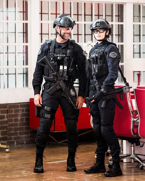 Jay Harrington: thought we were gonna smile in this pic, but @linaesco had a different idea 😊 #sundayfunday #sunday #swat #weekend #bts #fulltactical #cbs… Lina Esco, Cop Outfit, Jay Harrington, Army Police, Army Gears, Swat Team, Spec Ops, Women's Uniforms, Shemar Moore