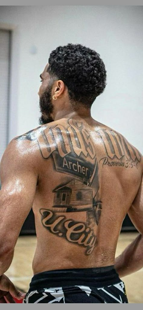 Jayson Tatum Back Tattoo, Basketball Players Tattoos, Hooper Tattoo Ideas, Chest Piece Tattoos Mens Black, Jason Tatum Haircut, Jason Tatum Tattoo, Boston Celtics Tattoo, Athletes Tattoos, Jayson Tatum Haircut