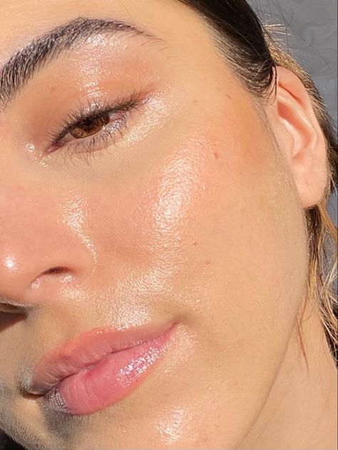 glass skin, clear skin, that girl aesthetic, clean makeup Clear Smooth Skin Aesthetic, Glass Skin Freckles, Clear And Glowy Skin, Clear Hydrated Skin, Clear And Healthy Skin, Clear Bright Skin, Clear Healthy Skin Aesthetic, Dewy Skin Aesthetic, Real Skin Aesthetic