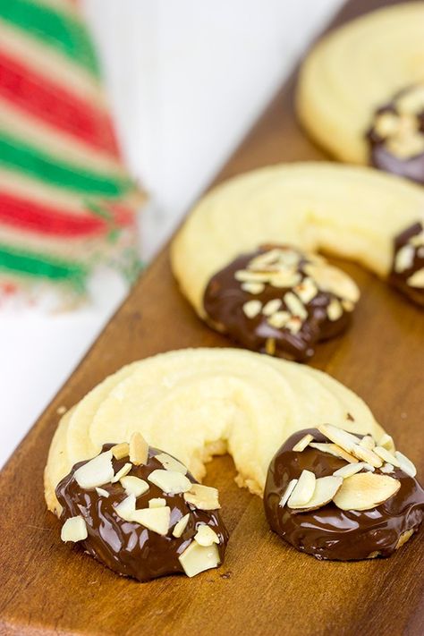 These Chocolate Almond Horseshoe Cookies are a fun and a delicious treat for the holidays! Horseshoe Cookies, Best Chocolate Desserts, Holiday Baking Recipes, Chocolate Almond, Egg Yolks, Scrumptious Desserts, Almond Cookies, Chocolate Almonds, Sliced Almonds