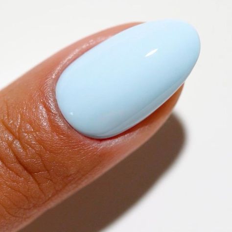 Summer Nails on a Budget: Free Beginners Tips Aquamarine Nail Color, Simple Beach Nails Gel, Light Light Blue Nails, Beach Nails Colors, Beach Nails Gel Polish, Blue Nails For The Beach, Opi Light Blue Nail Polish, Dnd Milky Blue, Gel Beach Nails