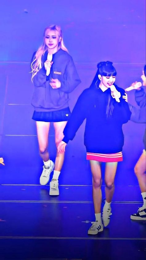 K-pop Idols, Lisa In Black, Black Pink Fancam, Lisa Y Jennie, Black Pink Dance, Black Pink Jisoo, Black Pink Edit, Black Pink Jennie, Black Pink Lisa