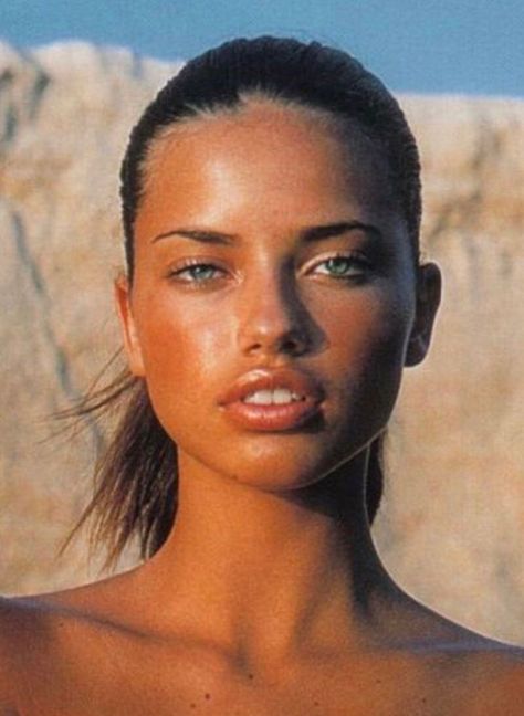 luana on Twitter: "thinking about her https://t.co/9QAUPfiI1l" / Twitter Adriana Lima Young, Sherilyn Fenn, Sunkissed Makeup, Alena Shishkova, Tanned Makeup, San Tropez, Tan Face, 90s Models, Model Inspo