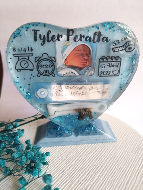 Resin Baby Keepsake, Pregnancy Crafts, Diy Resin Gifts, Christening Invitations Boy, Diy Resin Tray, Baby Gender Reveal Party Decorations, Baby Mold, Fun Baby Announcement, Diy Resin Projects