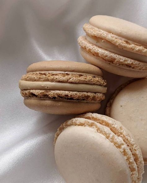 Cream Aesthetic, Aesthetic Coffee, Beige Aesthetic, Macaroons, Aesthetic Food, Sweet Recipes, Macarons, Sweet Tooth, Vanilla