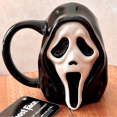 Bioworld Ghost Face Scream Sculpted Ceramic Mug Brand New!! See All Pics For Design, From The Scream Movie Series, The Famous Ghostface Mask Gothic Bedroom Furniture, Ghostface Mask, Goth Kitchen, Halloween Tea Party, Horror Room, Class 2023, Horror Villains, Halloween Miniatures, The Scream