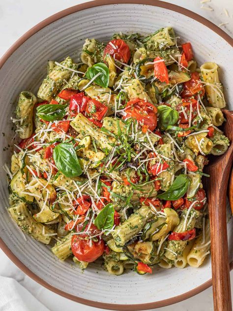 Pesto Pasta Salad Vegetarian, Vegetarian Pesto Pasta Recipes, Vegetarian Pesto Recipes, Pesto Pasta Recipes Vegetarian, Low Calorie Pesto Pasta, Best Pesto Pasta Recipe, Pesto Pasta With Vegetables, Pesto Pasta Dairy Free, Pesto Dinners