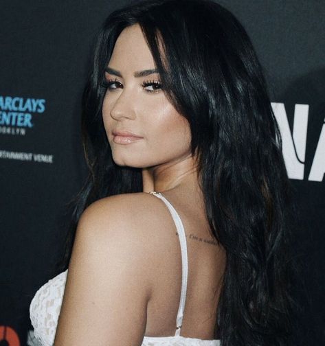 Demi Lovato 2017, Demi Lovato Body, Eyebrows On Fleek, Her Cut, Demi Lovato, Miley Cyrus, Dark Hair, Role Models, Selena Gomez