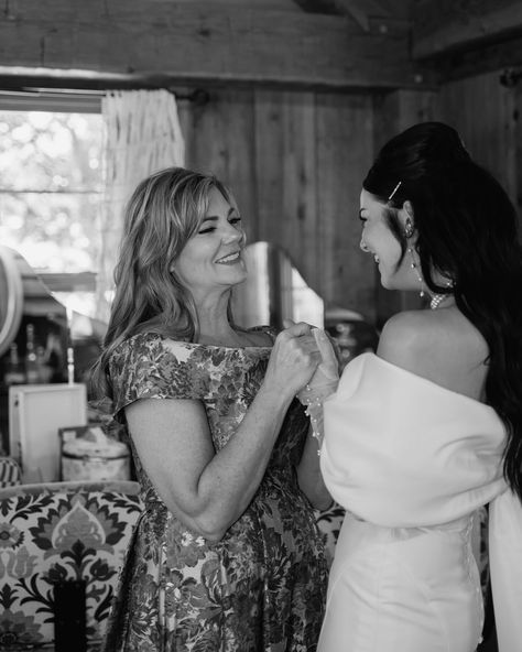 Mother Daughter Wedding Day Candid Moments Mum Walking Daughter Down The Aisle, Mother Daughter Wedding Pictures, Mom And Daughter Wedding Pictures, Mother Of The Bride Photos, Mother Daughter Wedding Photos, Mother Daughter Wedding, Daughter Photo Ideas, Wedding Photo List, Mother Daughter Photos