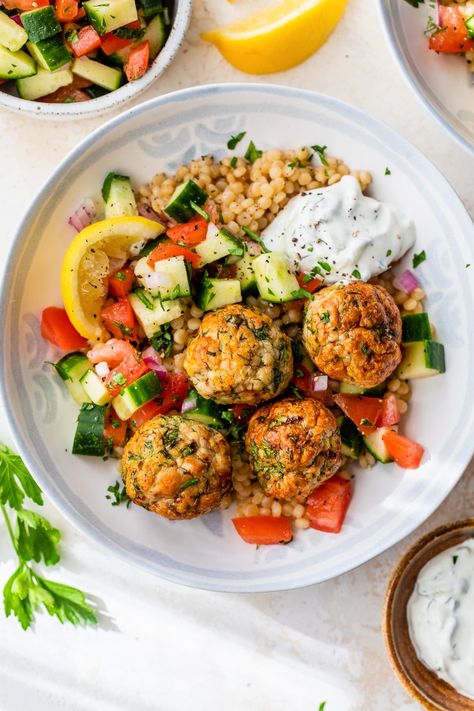 Mediterranean Meatball Bowl Ground Turkey Meatball Recipes, Meatball Bowl, Mediterranean Meatballs, Italian Turkey Meatballs, Greek Turkey Meatballs, Ground Turkey Meatballs, Skinny Taste Recipes, Turkey Meatballs, Ground Turkey Recipes