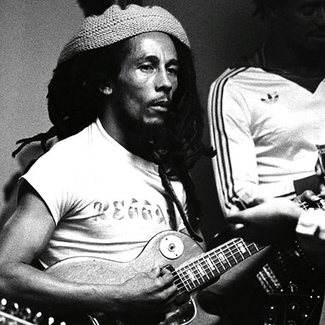 Bob Marley Aesthetic, Marley Aesthetic, Bob Marley One Love, Marley Family, Bob Marley Legend, Old School Aesthetic, Bob Marley Pictures, Rasta Man, Reggae Bob Marley