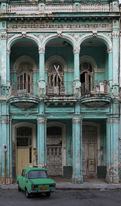 Abandoned Mansions, Old Building, Abandoned Houses, This Old House, Havana Cuba, Abandoned Buildings, Old Buildings, Beautiful Buildings, Oh The Places Youll Go