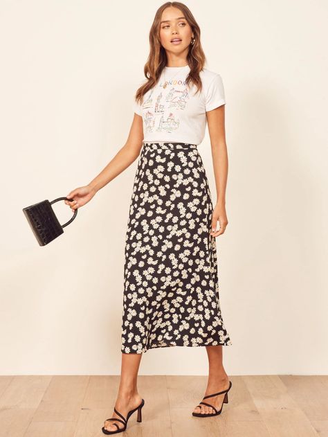 Reformation Bea Skirt Review | POPSUGAR Fashion Daisy Skirt Outfit, Daisy Skirt, Elegant Midi Skirt, Satin Skirt Outfit, Black Skirt Outfits, Floral Print Midi Skirt, Pretty Skirts, Weekly Outfits, Printed Midi Skirt