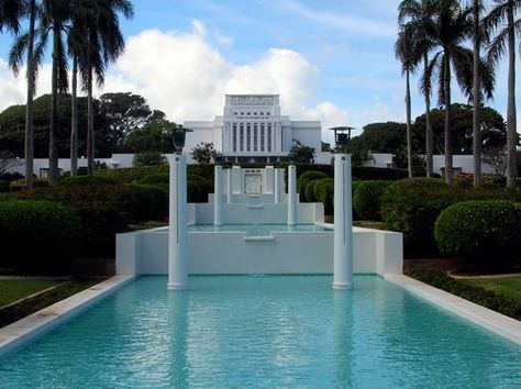 Laie Hawaii Temple, Byu Hawaii, Laie Hawaii, Hawaii Temple, Lds Artwork, Mormon Temples, Temple Pictures, Christian College, Mormon Temple