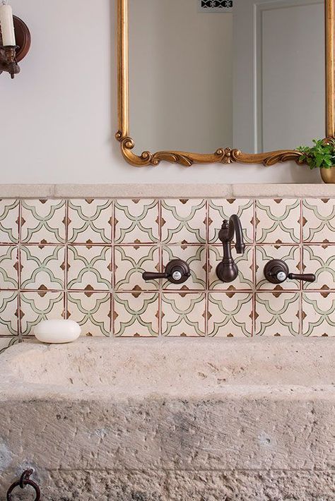 Spanish Tiled Bathrooms, Spanish Style Powder Room Ideas, Rustic Mediterranean Bathroom, Spanish Interior Bathroom, Tiled Bathroom Sink Backsplash, Spanish Boho Bathroom, Mediterian Style Bathroom, Spanish Tile Backsplash Bathroom, Organic Spanish Decor