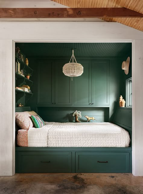 Alcove Bed, Muebles Shabby Chic, Sleeping Nook, Bed Nook, Built In Bed, Bunk Room, A Love Letter, Bed With Drawers, Tiny Bedroom