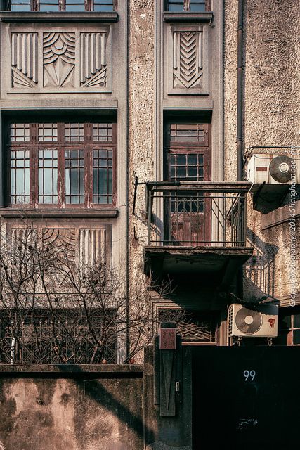 #SHANGHAiMAGE#THAT's SHANGHAI: ART-DECO in SHANGH... | Flickr Shanghai Art Deco Interior, Art Deco Doors, Art Deco Ideas, Old Shanghai, Chinese Art Deco, Streamline Moderne, Art Deco Buildings, Building Art, Art Deco Architecture