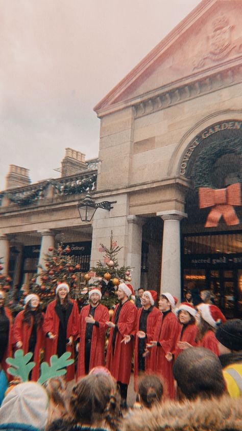 Christmas Caroling Aesthetic, Gospel Choir Aesthetic, Christmas City Aesthetic, Choir Aesthetic, Carol Singers, Christmas Choir, Christmas City, Fall Shows, Choir Music