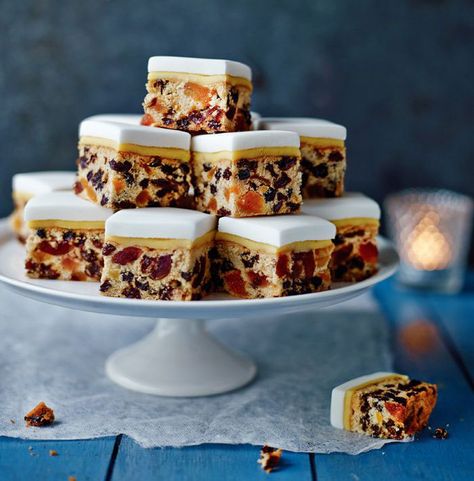 Mary Berry Christmas Cake, Christmas Bites, Mary Berry Christmas, Traditional Christmas Cake, Mary Berry Recipe, Cake Light, Christmas Drink, Cake Christmas, Festive Food