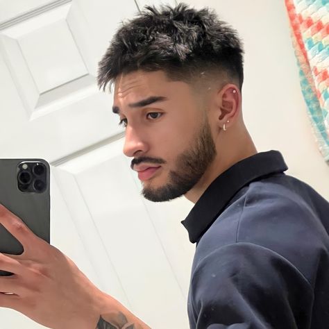 Man Hand Tattoo Aesthetic, Buzzcut X Taper Fade, Masculin Haircut, Buzzcut Widows Peak, Messy Buzzcut Men, Mens Haircuts For Thick Hair, Men’s Haircuts For Straight Hair, Short Hair For Guys, Guy Hair Dye