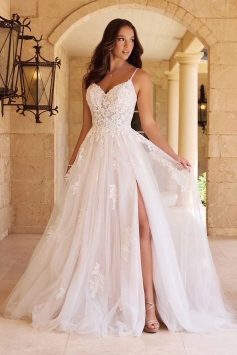 Sophia Tolli, Wedding Dress Flowy, Bohemian Style Dresses, Pretty Wedding Dresses, Floral Wedding Dress, Cute Wedding Dress, Dream Wedding Ideas Dresses, A Line Wedding Dress, A Line Gown