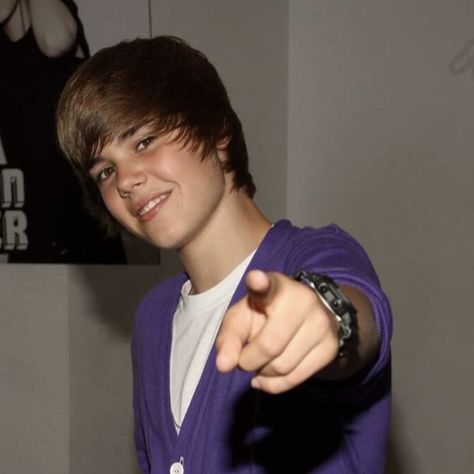 Justin Bieber 2000s, Old Justin Bieber Aesthetic, Justin Bieber 2000s Aesthetic, Justin Bieber Pfp, Justin Beiber Old Pic, Old Justin Bieber, Rare Justin Bieber Photos, 2010 Justin Bieber, Young Justin Bieber