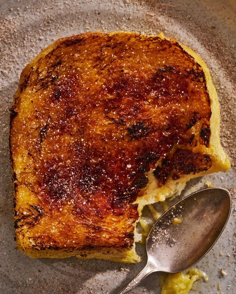 Torrijas (Spanish French Toast) Toast Dessert, Sweet Toast, Classic French Toast, Creme Brûlée, Spanish Cuisine, Desserts Vegan, Holy Week, Health Eating, Brunch Recipes