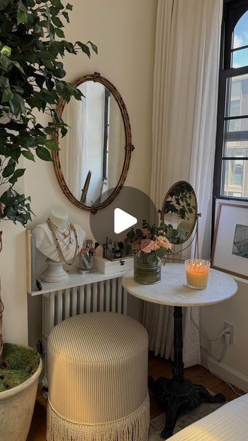 Carly | MY NYC APARTMENT on Instagram: "💁🏻‍♀️💁🏻‍♀️💁🏻‍♀️💁🏻‍♀️💁🏻‍♀️💁🏻‍♀️  #nycapartment interior design, before and after, cozy home, vanity corner, vintage, thrifted, bedroom decor, apartment inspo, bedroom inspo" How To Decorate Corner Of Bedroom, Vanity In Corner Of Room, Vanity Corner Ideas Bedrooms, Thrifted Bedroom Decor, Apartment Inspo Bedroom, Thrifted Bedroom, Table Nook, Richmond Apartment, Vanity Corner